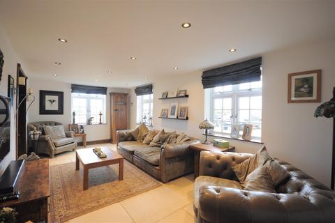 5 bedroom detached house for sale, Hartwell Lane, Stone