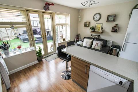 90 Conyger Close, Great Oakley, Corby, NN18 8FW