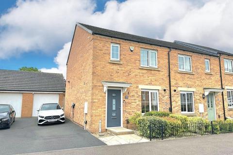 3 bedroom end of terrace house for sale, Dragonfly Way, Northampton NN4