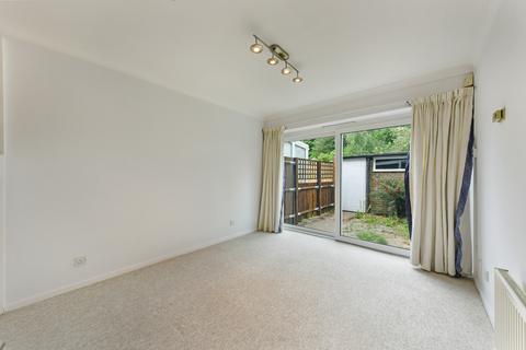 1 bedroom flat to rent, Fulwood Walk, SW19