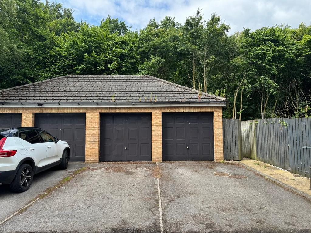 Garage/Drive
