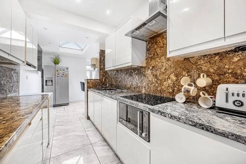 4 bedroom terraced house for sale, Hollywood Road, London E4