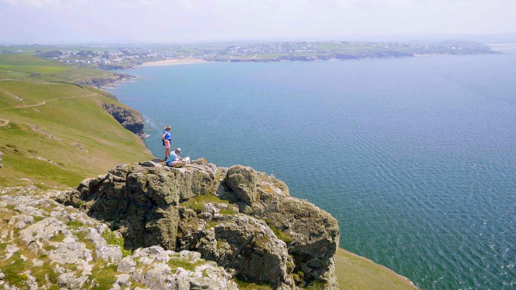 666996c0a32c5 LRWalking-Pentire-1 edited-1