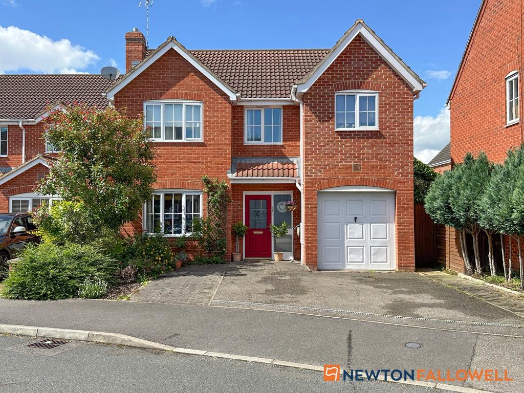 Stirling Drive, 1 NG24 4 bed detached house for sale £280,000
