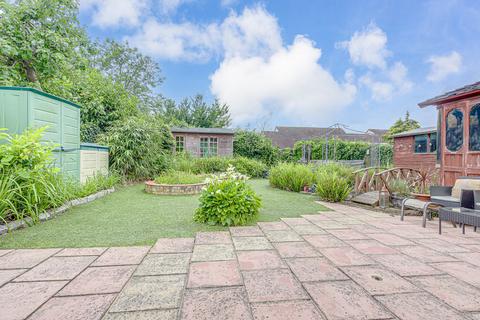 13 Brackendale Avenue, Basildon, SS13 3BD