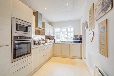 13 Brackendale Avenue, Basildon, SS13 3BD