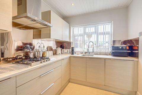 13 Brackendale Avenue, Basildon, SS13 3BD