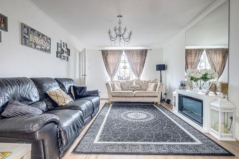13 Brackendale Avenue, Basildon, SS13 3BD