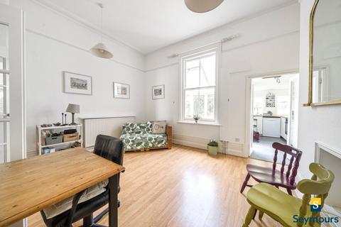 2 bedroom flat for sale, Albury Road, Surrey GU1