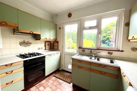 3 Elmcroft Close, Chessington, KT9 1DX