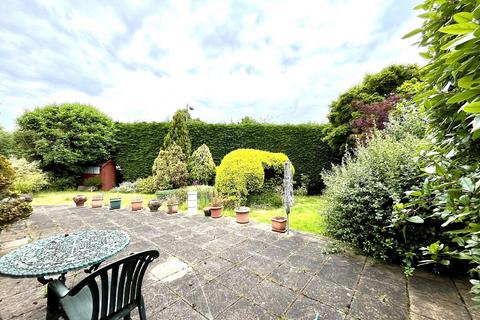 3 Elmcroft Close, Chessington, KT9 1DX