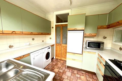 3 Elmcroft Close, Chessington, KT9 1DX