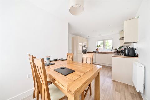 8 Cascade Way, Farnham, GU9 7GQ