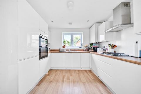 8 Cascade Way, Farnham, GU9 7GQ