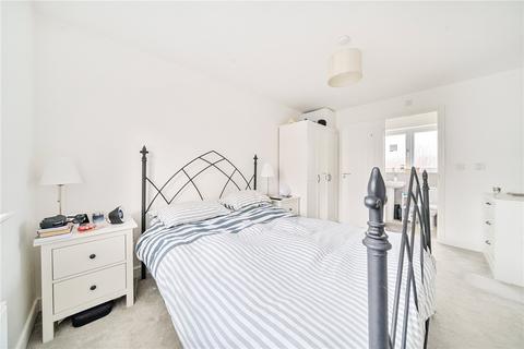 8 Cascade Way, Farnham, GU9 7GQ