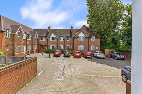 2 bedroom flat for sale, Main Road, Gidea Park, Essex