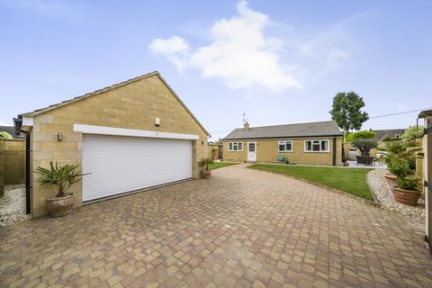 3 bedroom detached bungalow for sale, Larksfield Close, Carterton, Oxfordshire, OX18