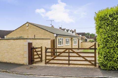 3 bedroom detached bungalow for sale, Larksfield Close, Carterton, Oxfordshire, OX18