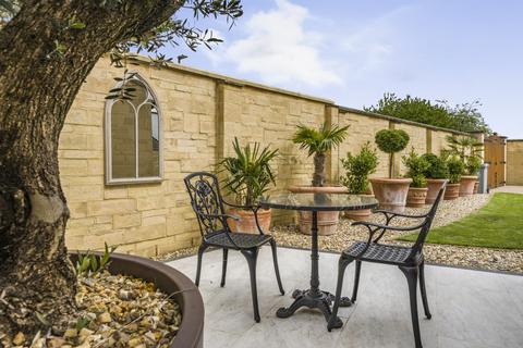 3 bedroom detached bungalow for sale, Larksfield Close, Carterton, Oxfordshire, OX18