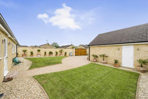 3 bedroom detached bungalow for sale, Larksfield Close, Carterton, Oxfordshire, OX18