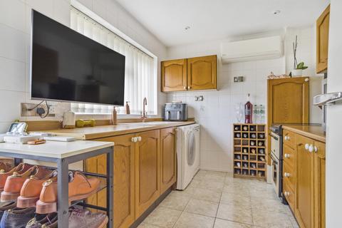 3 bedroom detached bungalow for sale, Larksfield Close, Carterton, Oxfordshire, OX18