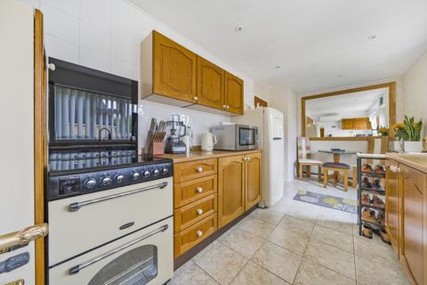 26 Larksfield Close, Carterton, OX18 3SY