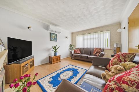26 Larksfield Close, Carterton, OX18 3SY