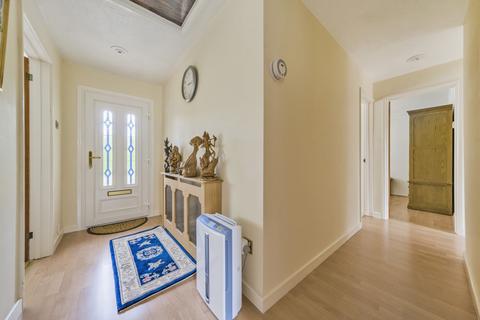 26 Larksfield Close, Carterton, OX18 3SY