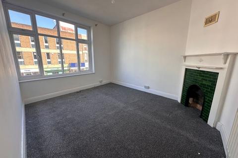 3 bedroom flat to rent, High Street, Orpington