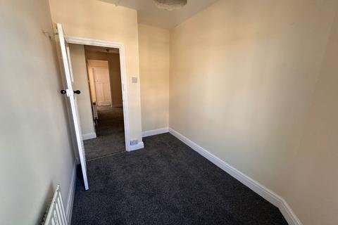 3 bedroom flat to rent, High Street, Orpington