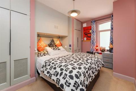 2 bedroom flat for sale, Trinity Road , Wandsworth Common,, London, ., SW18 3SN