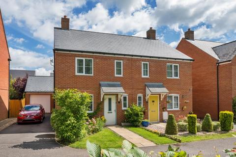 3 bedroom semi-detached house for sale, Banbury,  Oxfordshire,  OX15