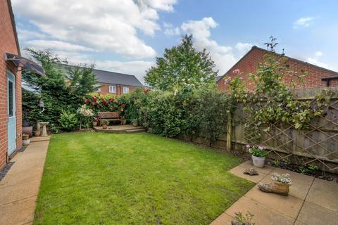 3 bedroom semi-detached house for sale, Banbury,  Oxfordshire,  OX15