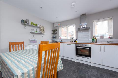 2 bedroom end of terrace house for sale, High Street, North Camp, GU14