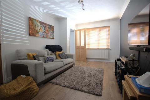 2 bedroom semi-detached house to rent, Ashtongate, Preston
