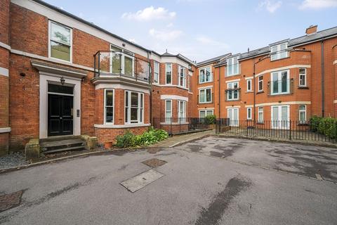 2 bedroom flat for sale, The Hall, Allerton Hill, Leeds LS7