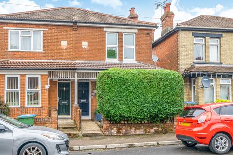 81 Ampthill Road, Southampton, SO15 8LN