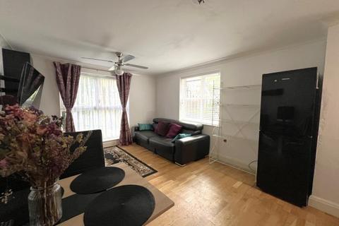 1 bedroom flat to rent, Garner Court, Stanwell TW19