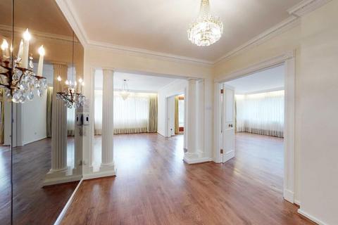 3 bedroom flat to rent, Avenue Road, London, NW8