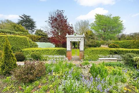 4 bedroom detached house for sale, Norwich Road, Norwich NR16