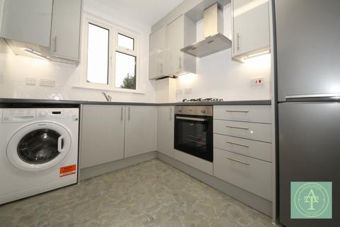 2 bedroom maisonette for sale, Green Lanes, London, N21