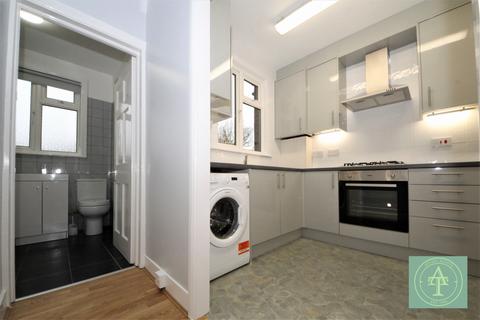2 bedroom maisonette for sale, Green Lanes, London, N21
