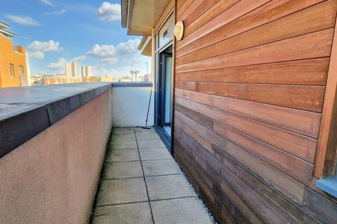 2 bedroom apartment to rent, Galleon Way, Cardiff CF10