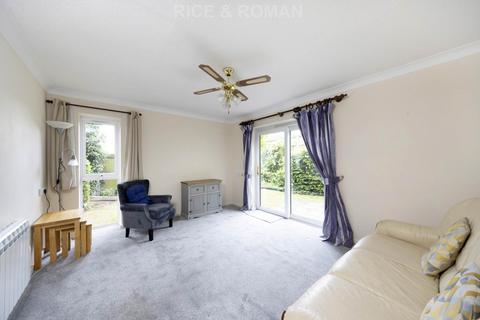 2 bedroom retirement property for sale, Huntsgreen Court, Bracknell RG12