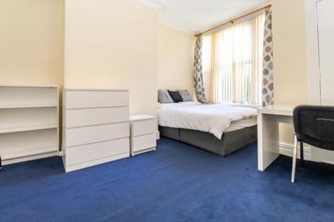 5 bedroom terraced house to rent, Hartley Avenue, Headingley, Leeds, LS6