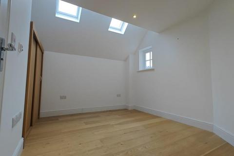 2 bedroom detached house to rent, Esher,  Surrey,  KT10