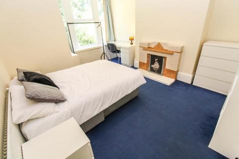 5 bedroom terraced house to rent, BILLS INCLUDED: Hartley Avenue, Headingley, Leeds, LS6