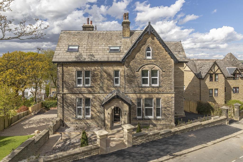 Parish Ghyll Drive, Ilkley, West... 2 bed flat to rent £1,195 pcm (£