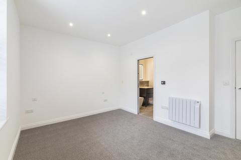 2 bedroom flat to rent, Parish Ghyll Drive, Ilkley, UK, LS29