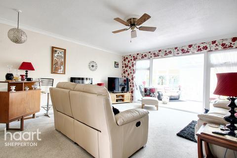 3 bedroom semi-detached house for sale, Shepherds Close, Shepperton